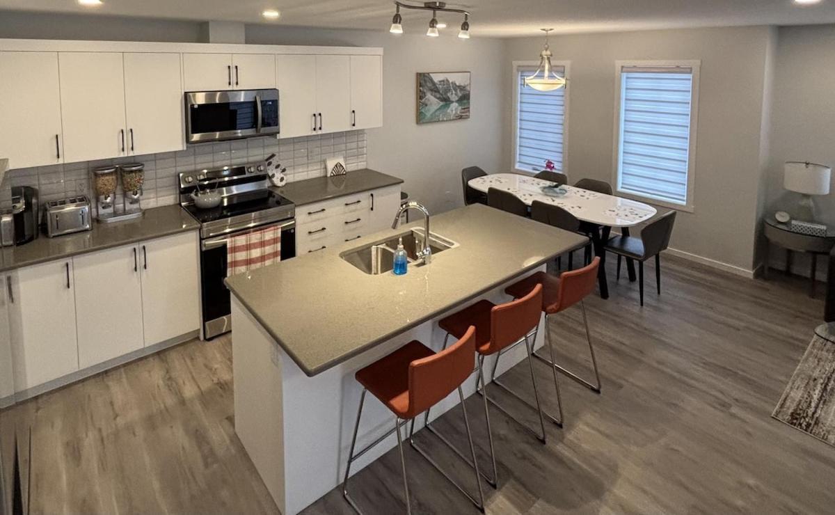House Near Spruce Meadows Rolling Hills View Holiday home *