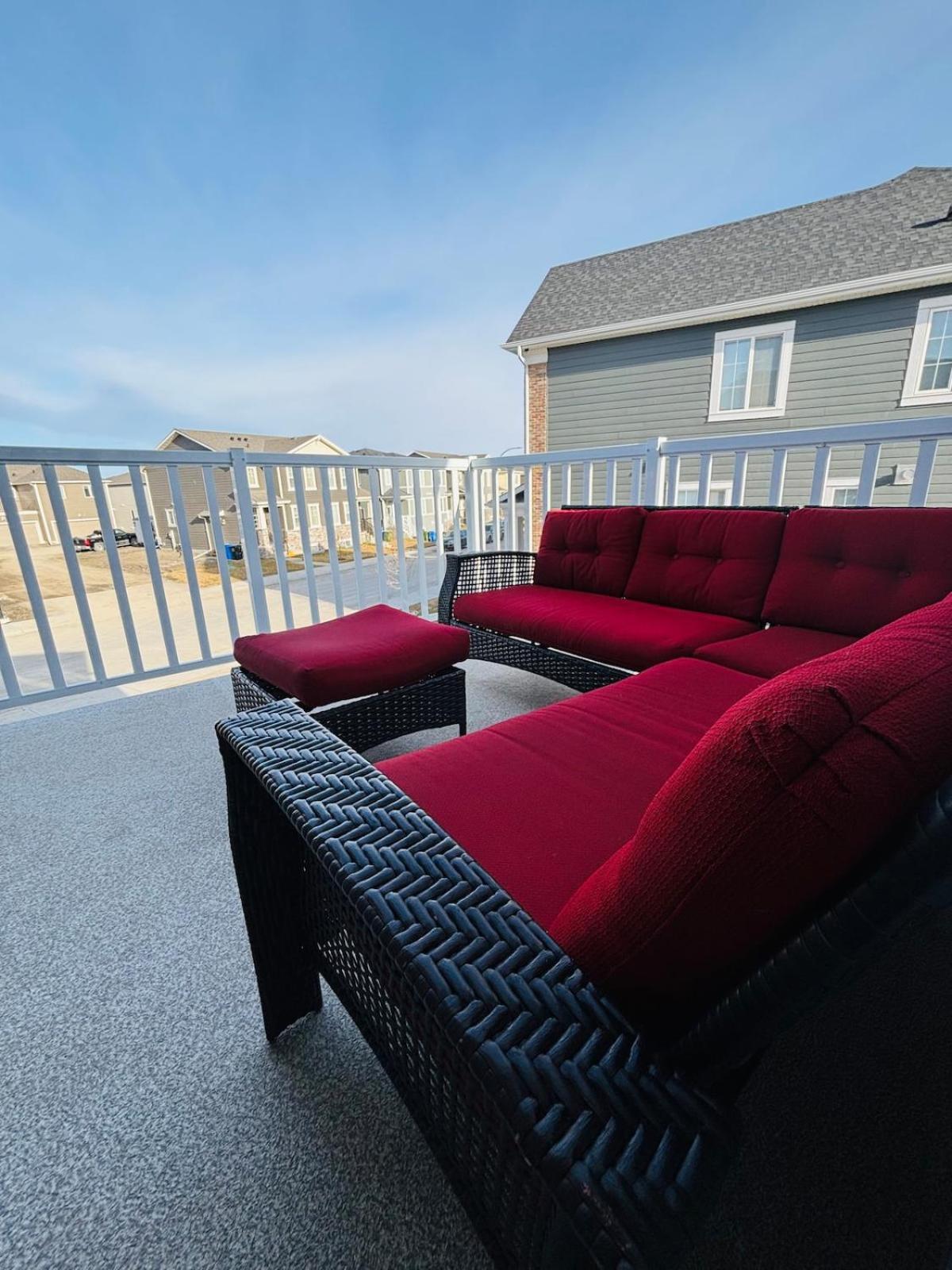 House Near Spruce Meadows Rolling Hills View Holiday home